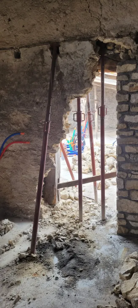 Maçonnerie à Bort-l'Étang