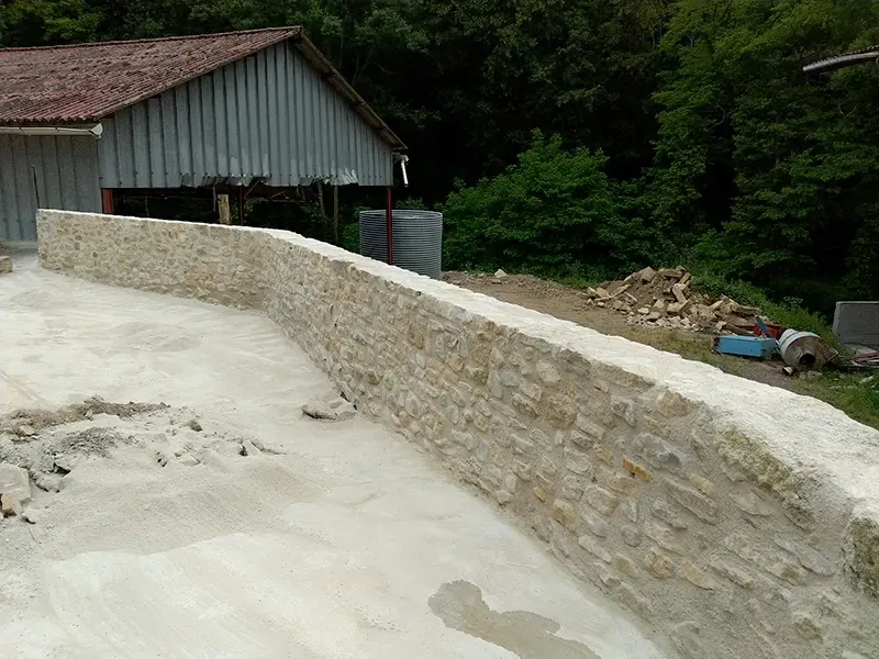 mur en pierre avant